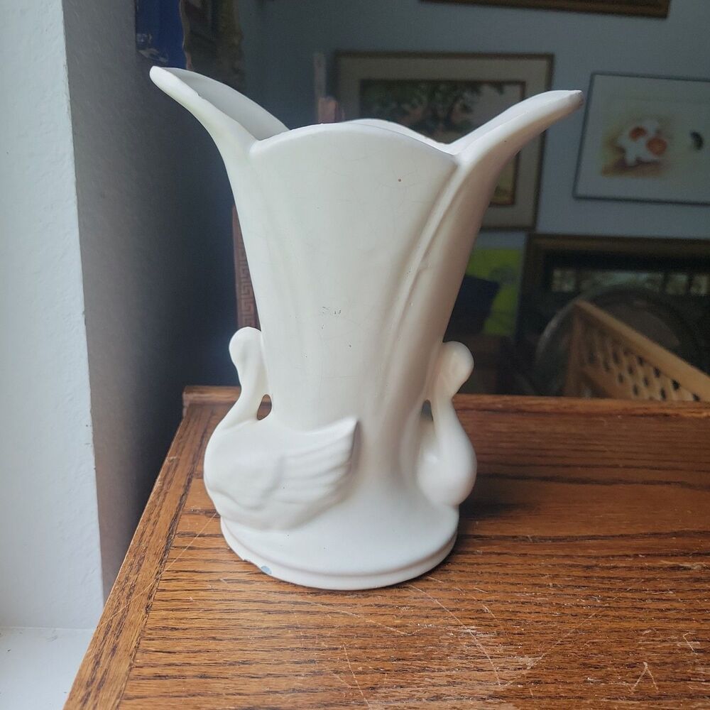 Vtg Matte Ivory Gonder Vase Double Swan #H-47 READ Cottage Grandma Graceful Retr